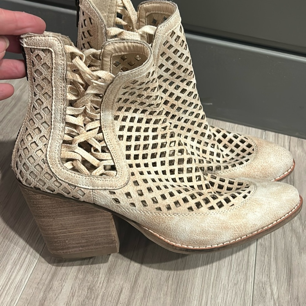 COCONUTS BY MATISSE PERFORATED BOOTIES